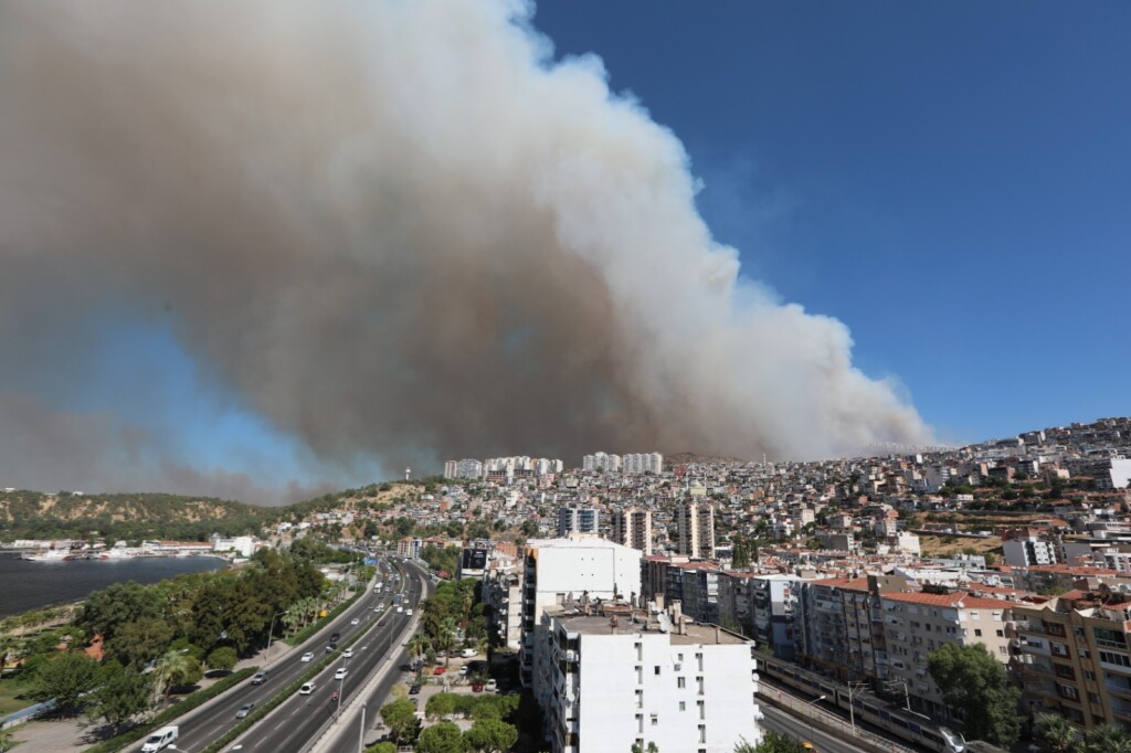 incendio turchia smirne