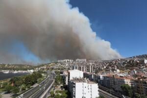 incendio turchia smirne