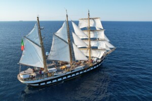 nave goletta palinuro