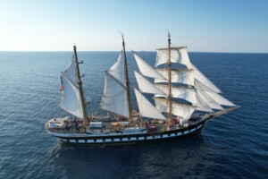 nave goletta palinuro