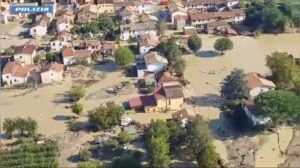Le zone alluvionate di Motta, Traversara e Faenza riprese dall'alto da un elicottero della Polizia