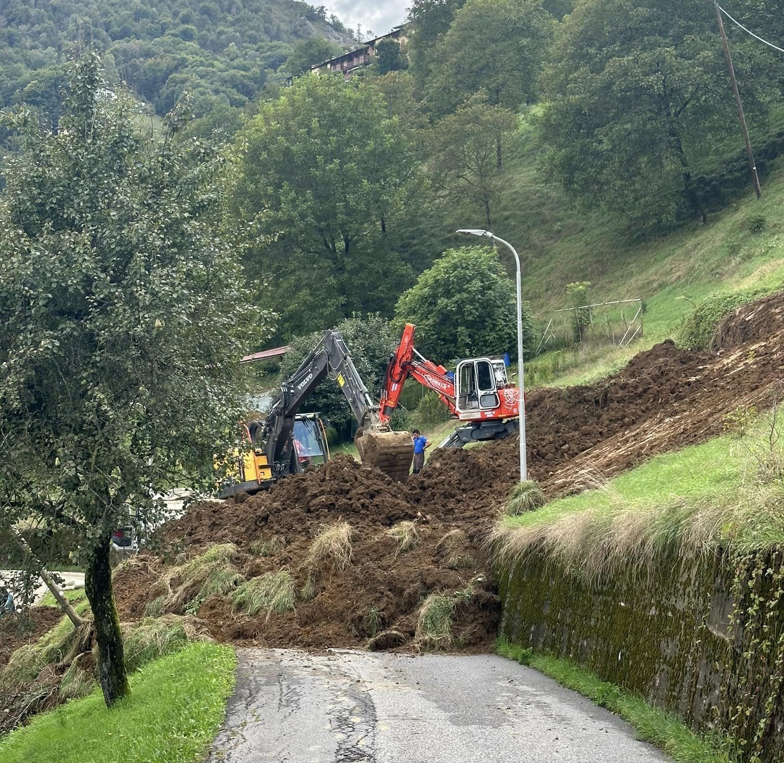 Maltempo Lombardia, sindaco di Gorno: “frazione ancora isolata”