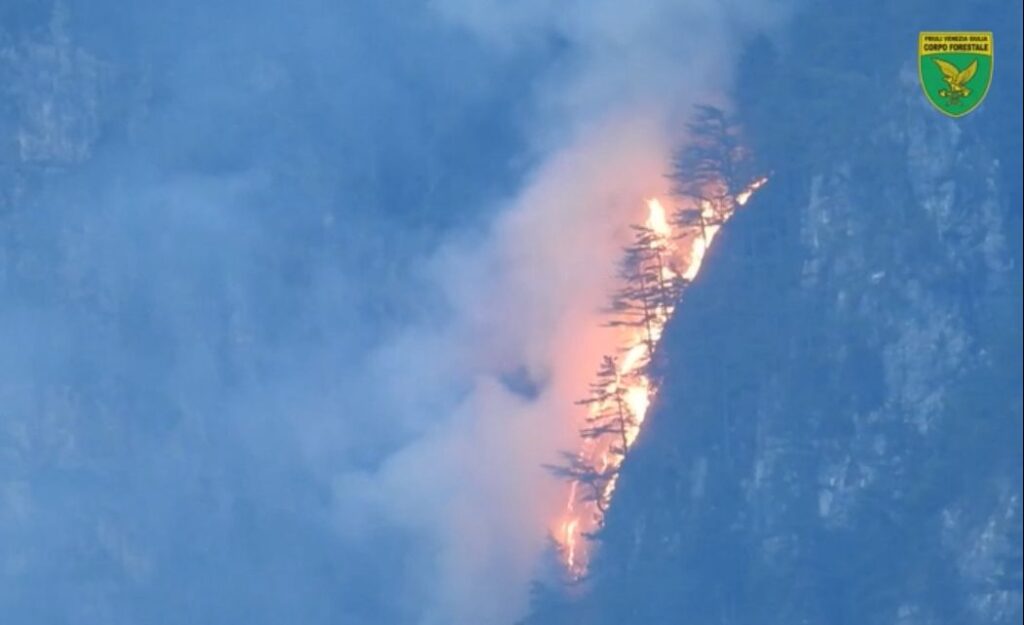 incendio monte cimadors friuli