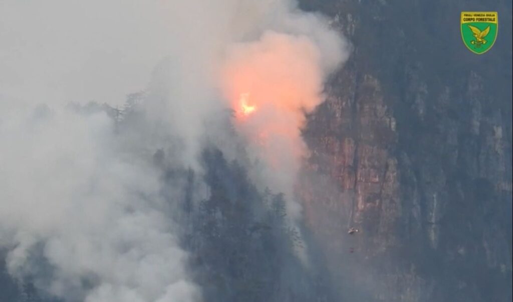 incendio monte cimadors friuli