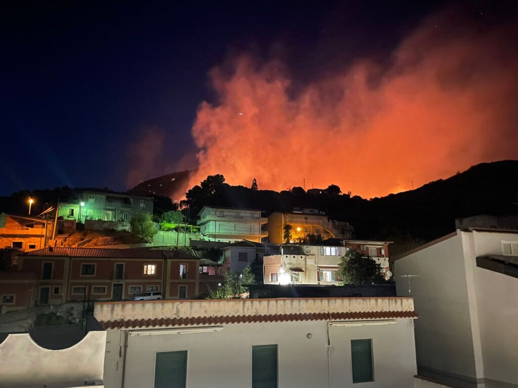 incendio palizzi marina calabria