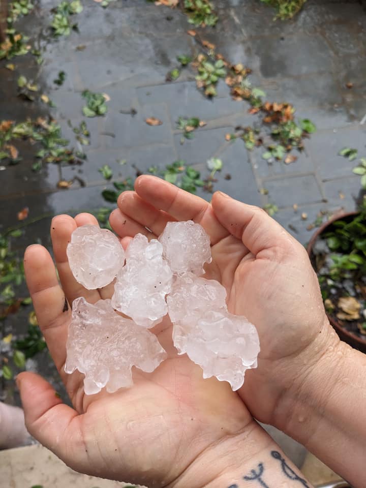 maltempo oggi grandine versilia toscana