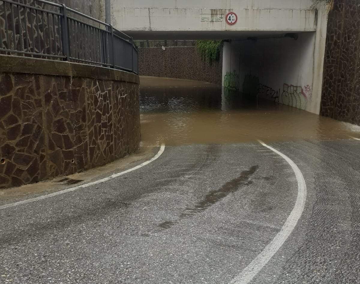 Maltempo, violenti temporali in Toscana: alluvione lampo a San Vincenzo | FOTO