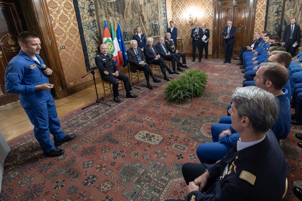 Mattarella riceve piloti della pattuglia acrobatica nazionale