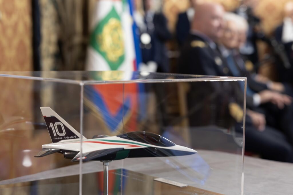 Mattarella riceve piloti della pattuglia acrobatica nazionale