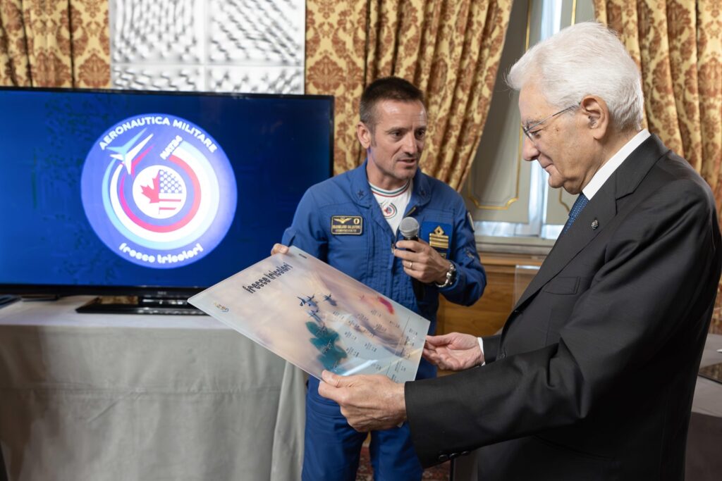 Mattarella riceve piloti della pattuglia acrobatica nazionale