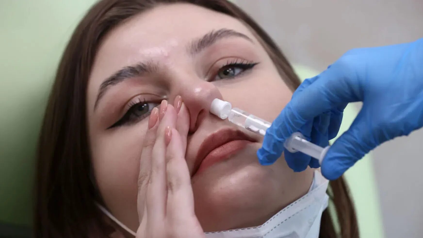 Usa, via libera a spray nasale di AstraZeneca per il vaccino antinfluenzale “fai-da-te”