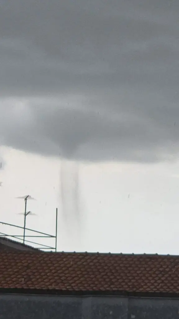 tornado teverola campania