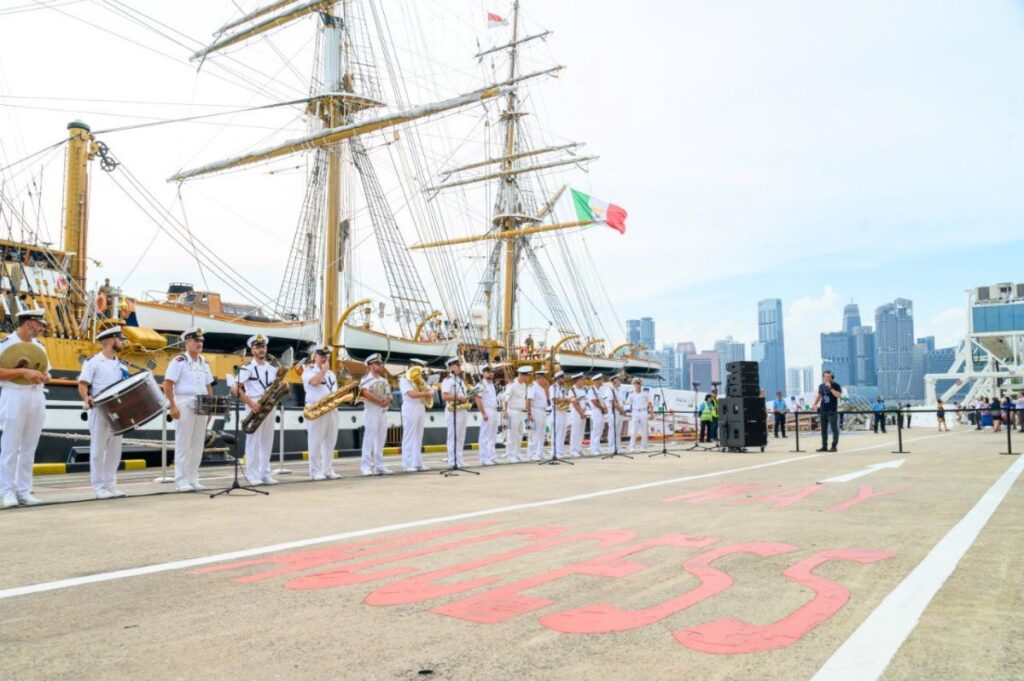 Nave Amerigo Vespucci