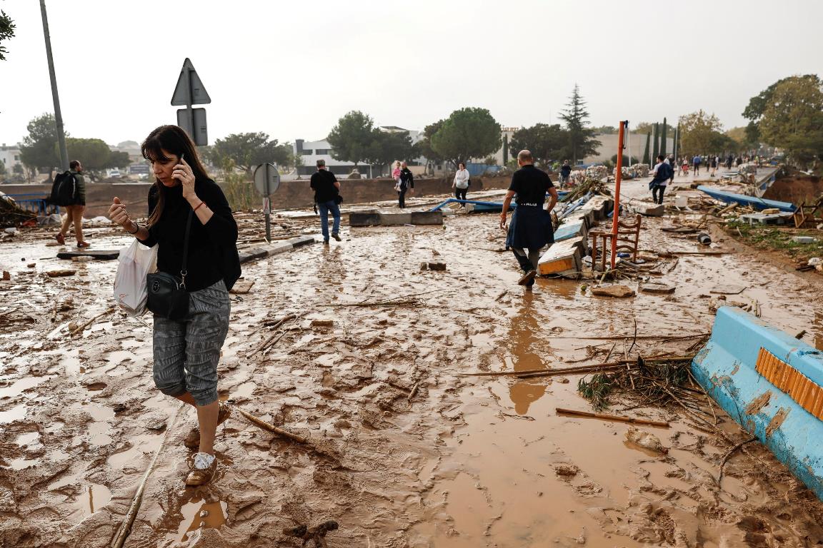 Alluvioni Spagna: tra i morti anche un bimbo di 4 anni in un paesino, disperso il padre