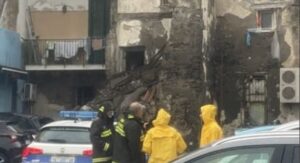 crollo palazzina torre del greco