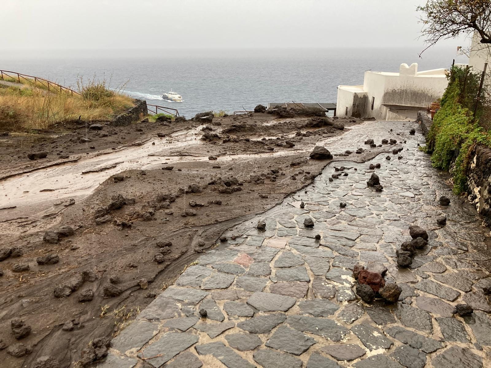 Alluvione Sicilia, interventi a Stromboli e Ginostra: “impegnati a riportare la normalità”
