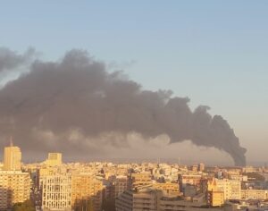 incendio taranto oggi nube fumo