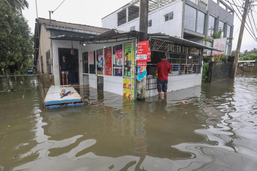 inondazioni maltempo sri lanka