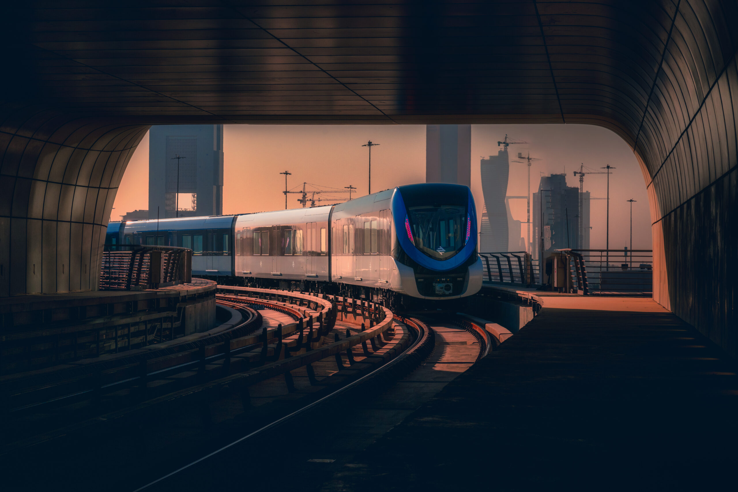 Webuild: re Salman inaugura la nuova metro di Riyadh con la futuristica downtown station