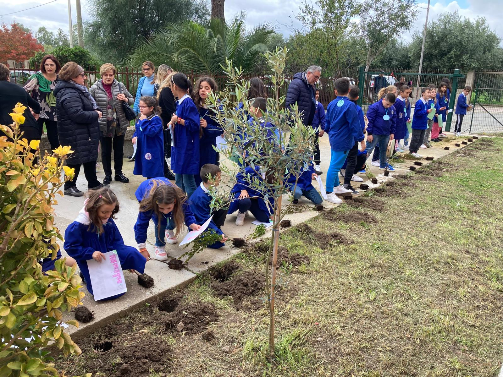 “Insieme per la Festa dell’Albero”, un evento educativo con le scuole | FOTO
