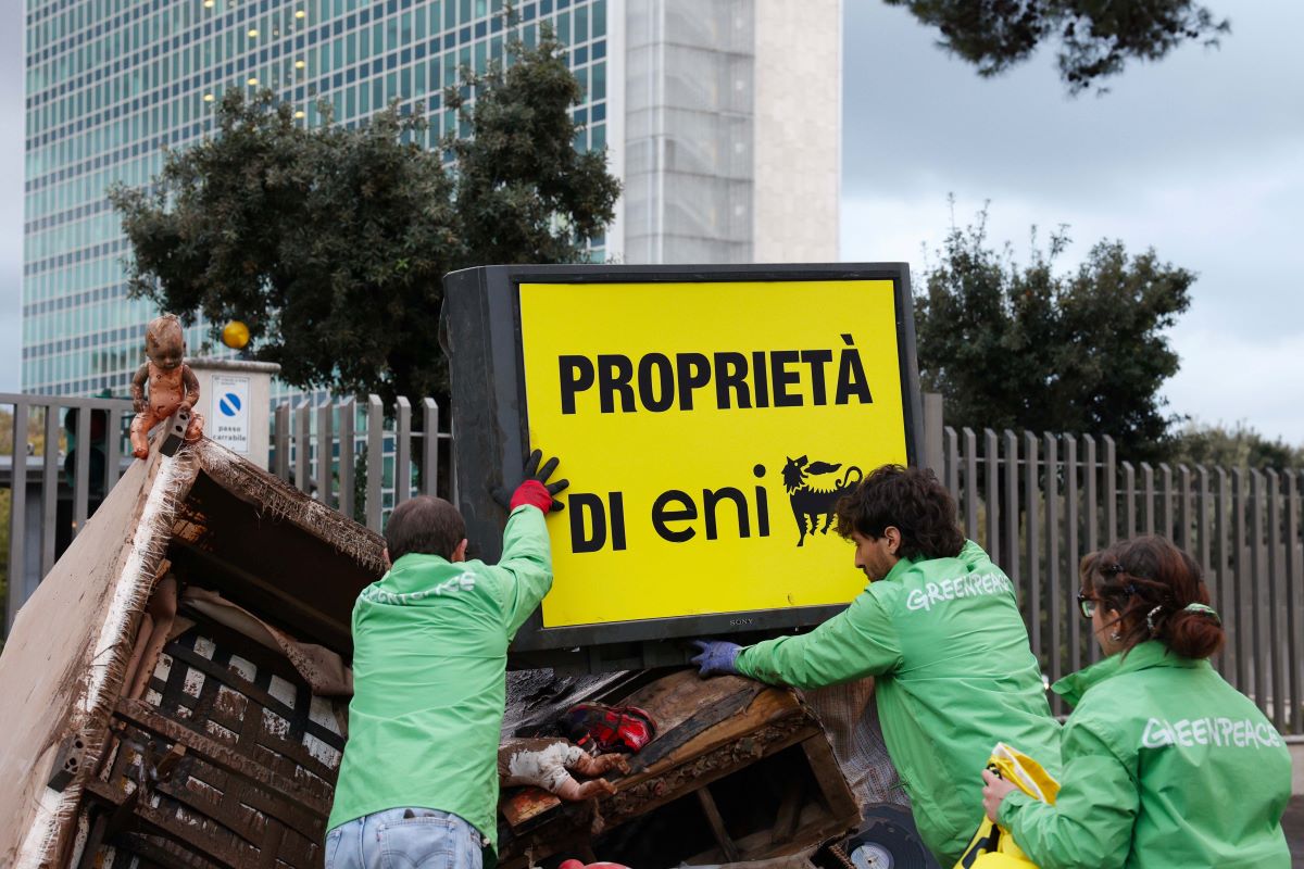 ENI svela il piano industriale 2025-2028: l’affondo di Greenpeace e ReCommon