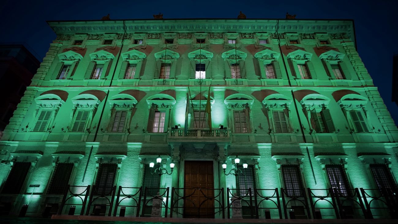 Il Senato si illumina di “verde acquamarina” contro il tumore alla cervice uterina | FOTO e VIDEO