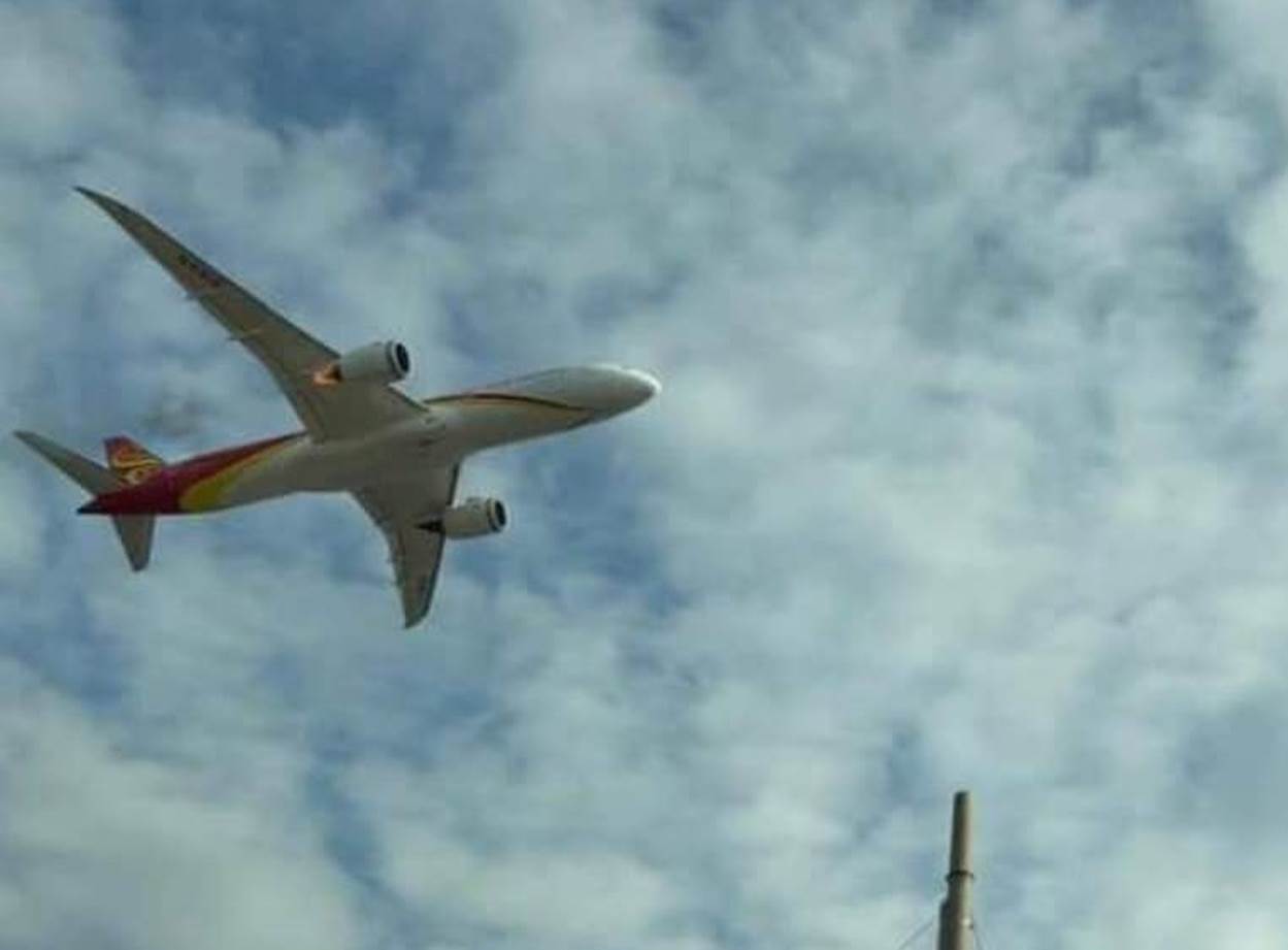 Roma, paura a Ostia e Fiumicino: aereo cinese di Hainan Airlines a fuoco dopo il decollo, esplosioni e boati