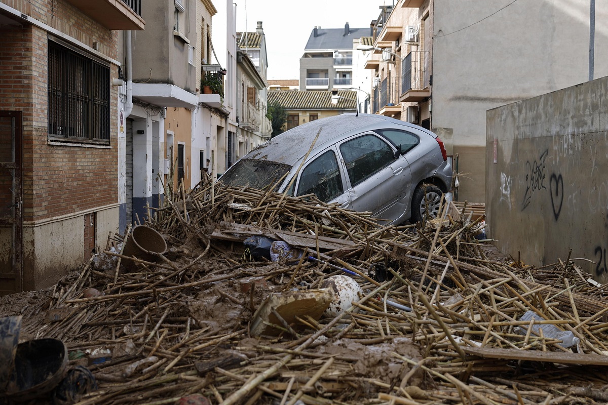 Alluvioni in Spagna, il punto: 211 morti, Sanchez annuncia “il più ampio dispiegamento di forze armate dalla fine della guerra”
