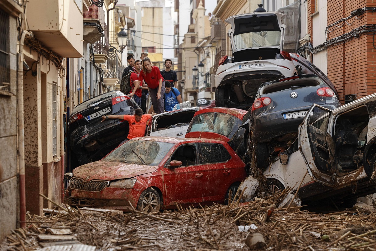 Alluvioni in Spagna, bilancio catastrofico: 207 vittime accertate e 1.900 dispersi, “ci saranno più morti” | FOTO