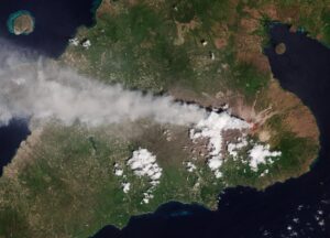 eruzione vulcano marito arrabbiato esa indonesia