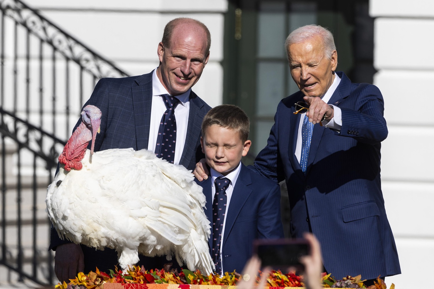 Si avvicina il Thanksgiving: ecco i fortunati tacchini graziati da Biden