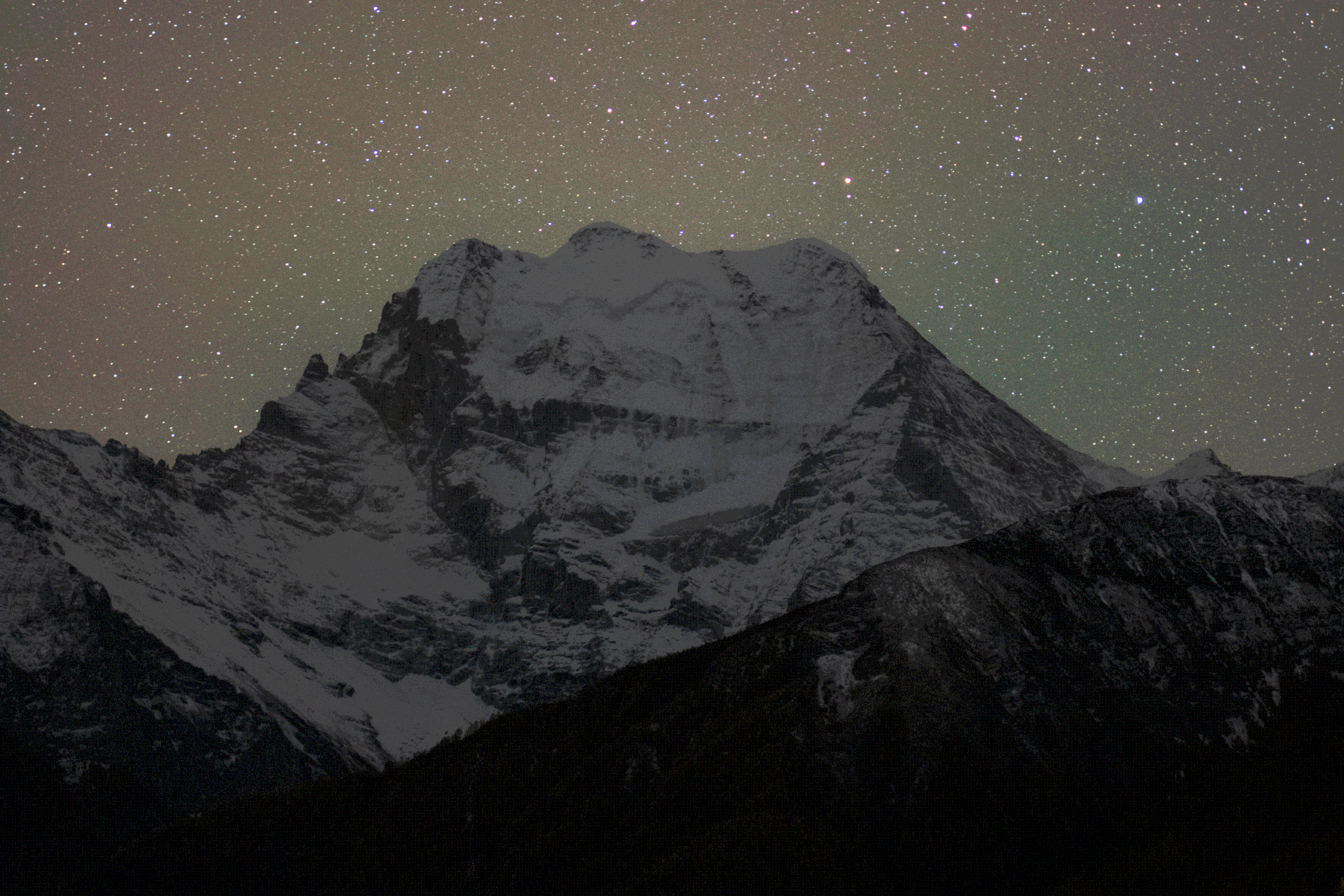 Misteriose luci blu lampeggiano da una valanga: lo strano fenomeno in Cina