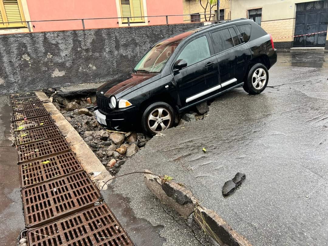 Maltempo Sicilia, sindaco di Riposto: “mai visto nulla del genere, le strade non ci sono più”