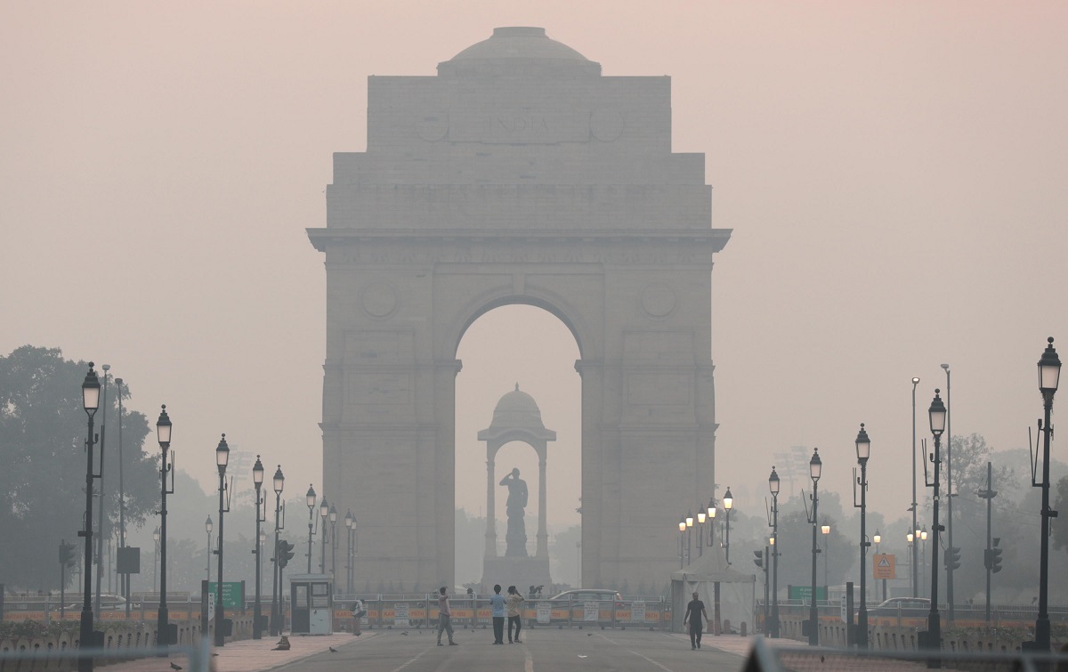 New Delhi soffocata dallo smog, 3° giorno di aria tossica