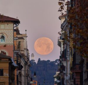 Luna piena Roma