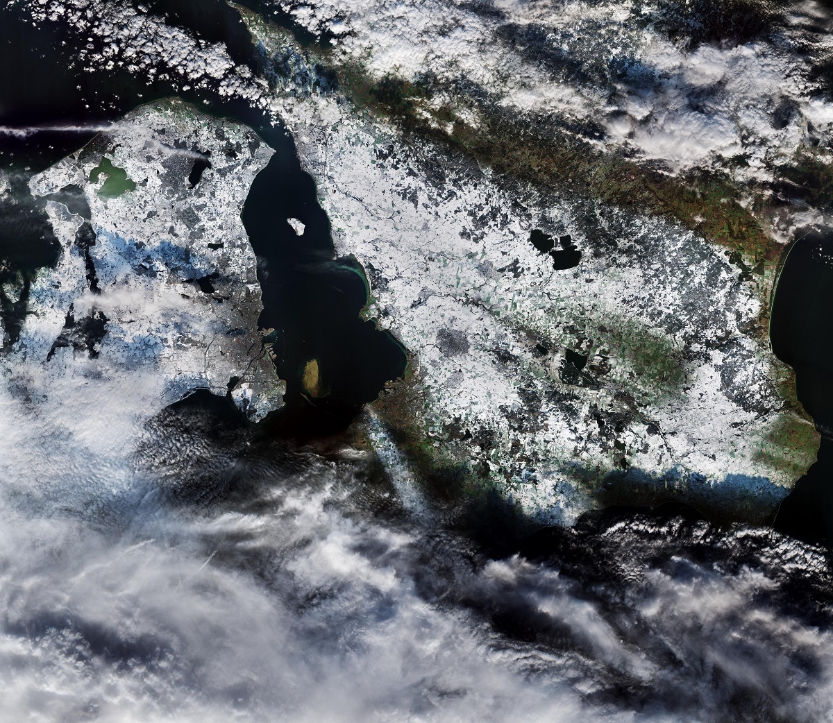 La prima neve della stagione su Danimarca e Svezia vista dallo Spazio | FOTO