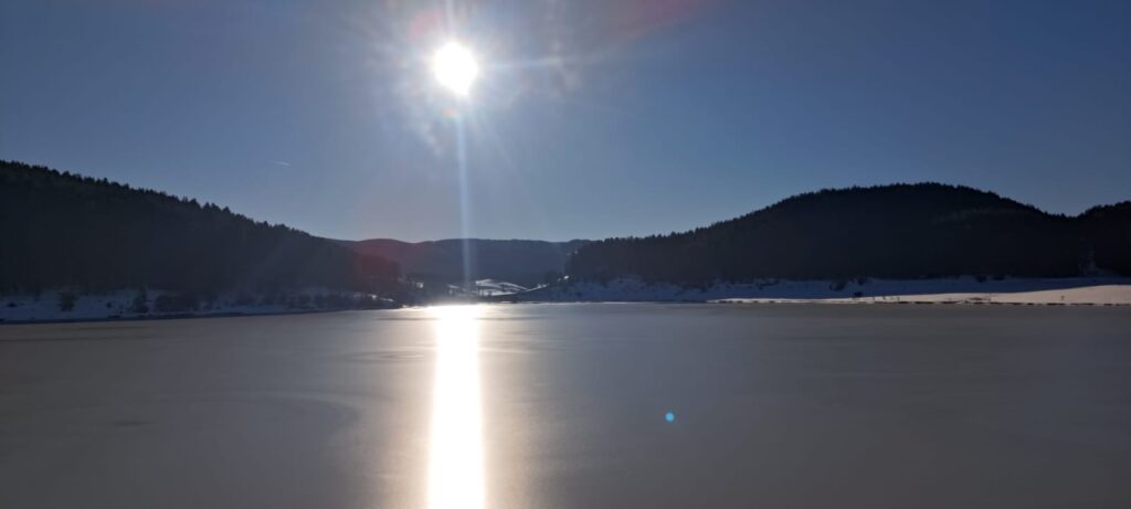 lago Ariamacina ghiacciato