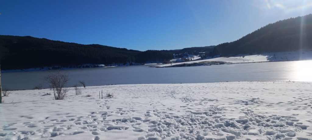 lago Ariamacina ghiacciato