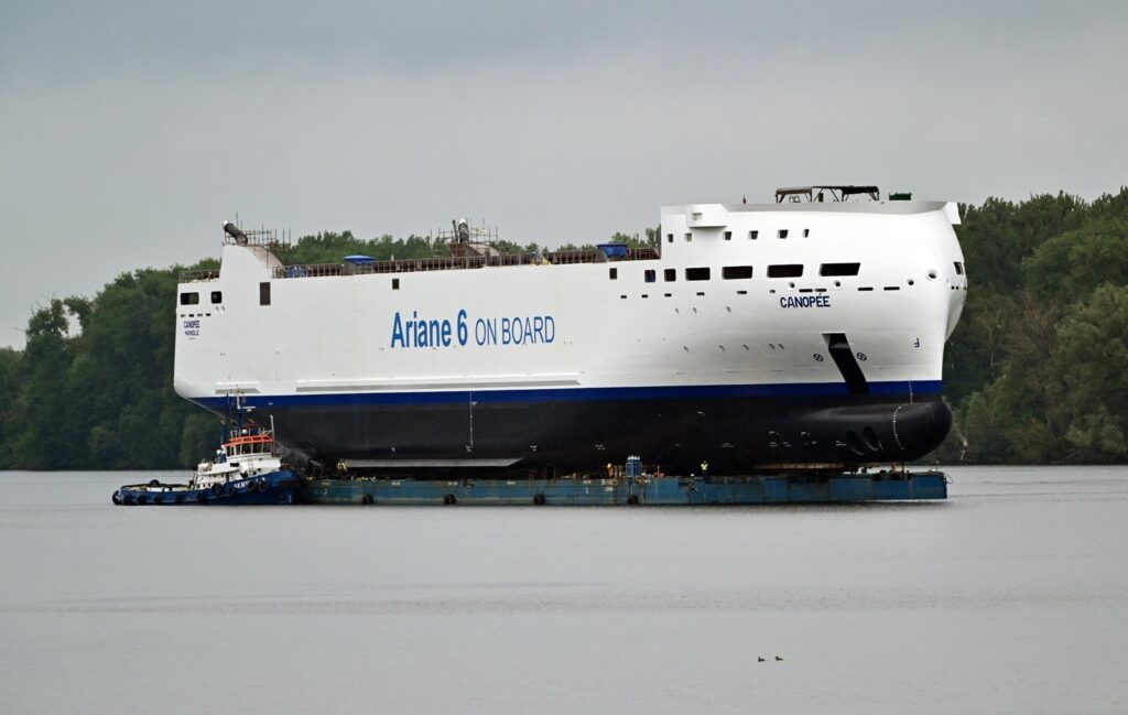 nave Canopée