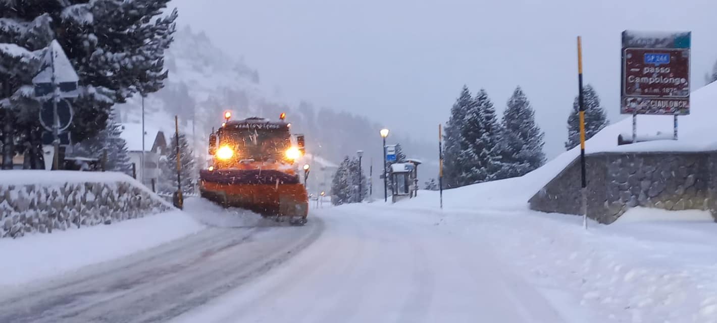 Maltempo e neve in Veneto: acqua alta a Venezia, imbiancato l’Altopiano di Asiago | FOTO