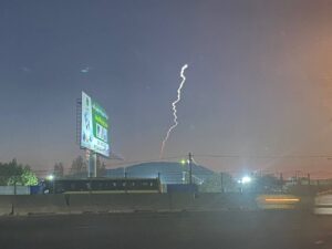 misterioso oggetto luminoso cielo iran