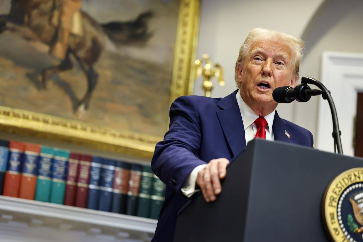 Trump firma ordini esecutivi per rilanciare il carbone