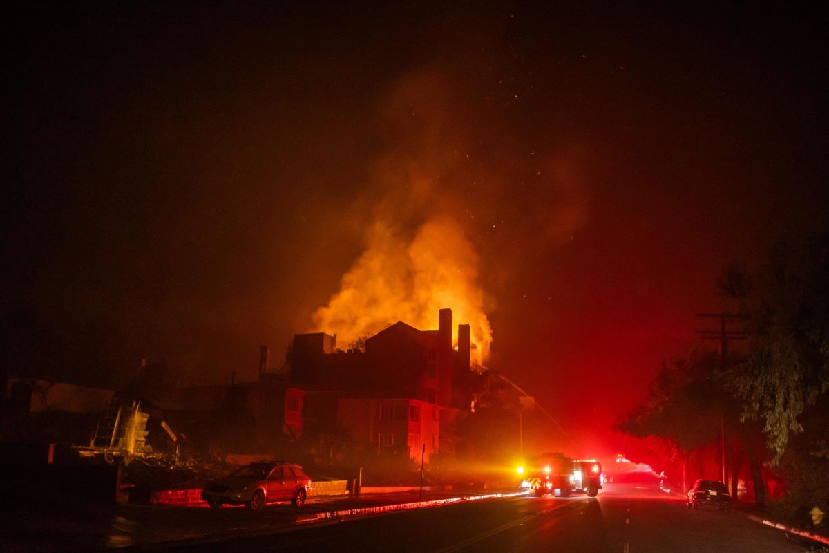 California, un morto anche nell’incendio di Pacific Palisades: aggiornato il numero delle vittime