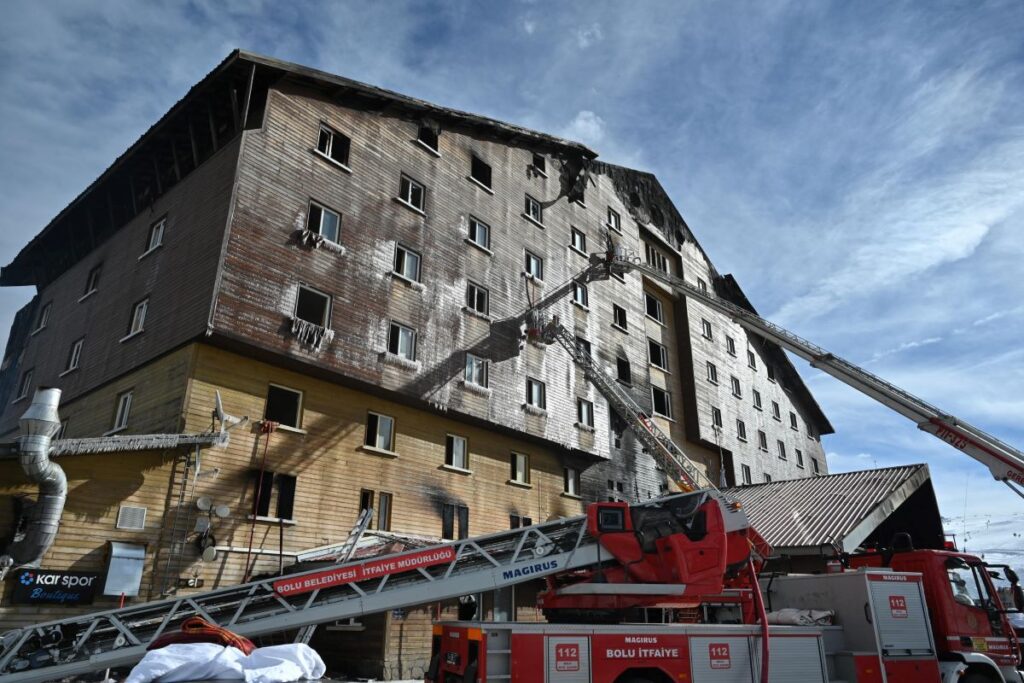 Incendio stazione sciistica Turchia
