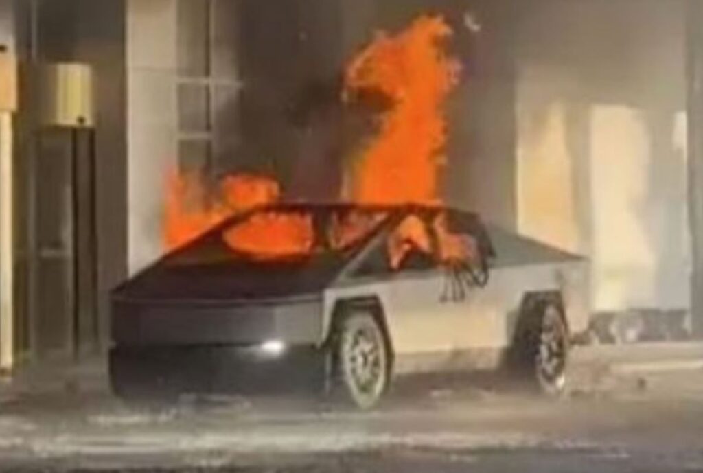 Tesla esplosa
