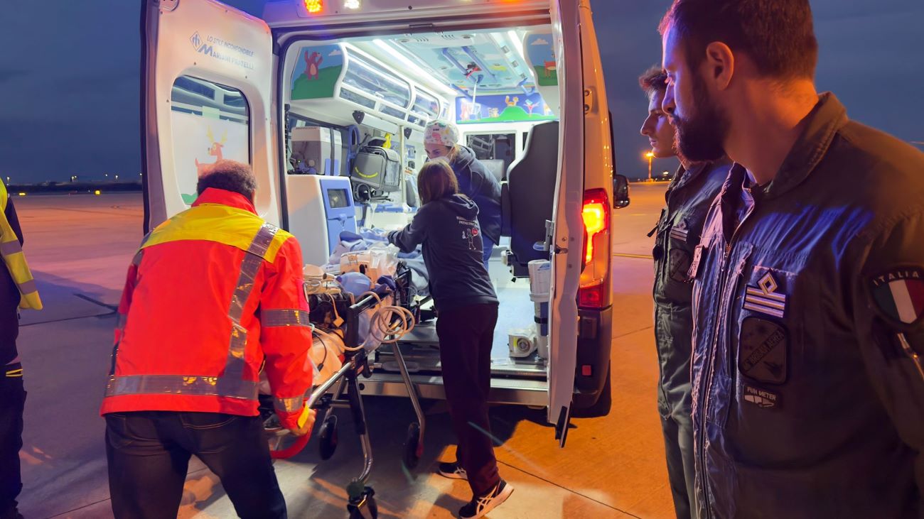 Trasporto sanitario d’urgenza: bambino di un anno trasferito da Bari a Roma | FOTO e VIDEO