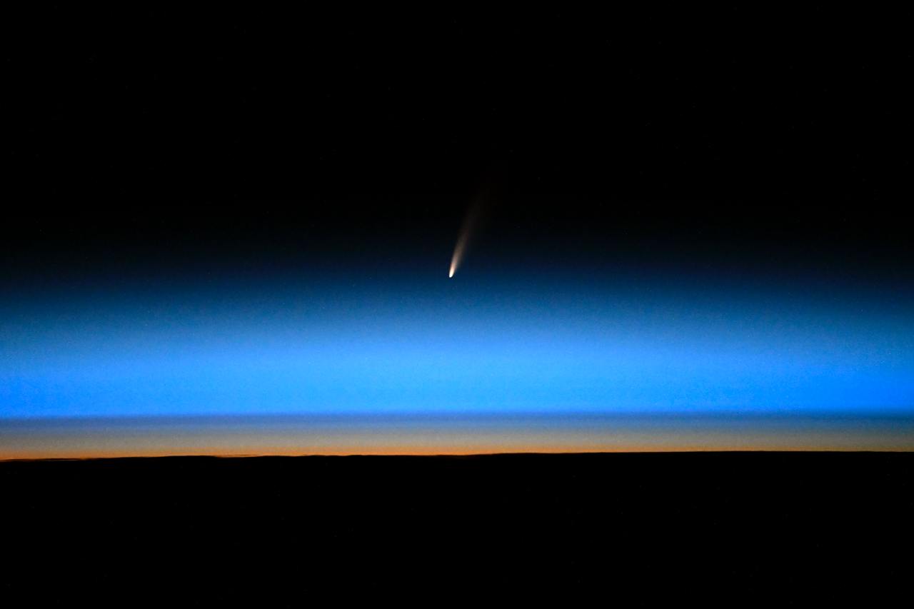 La cometa C/2024 G3 (ATLAS), lo spettacolo celeste visto dallo Spazio | FOTO