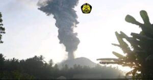 eruzione monte ibu indonesia