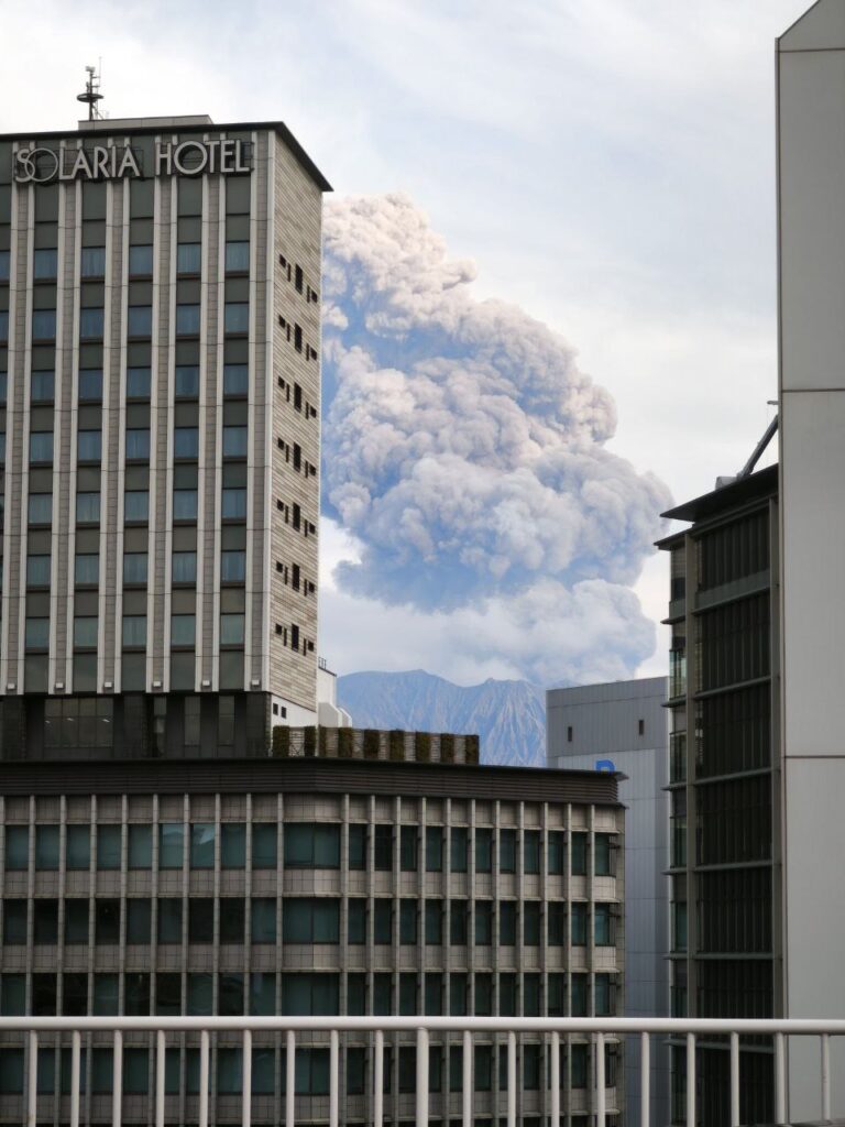 eruzione vulcano Sakurajima giappone