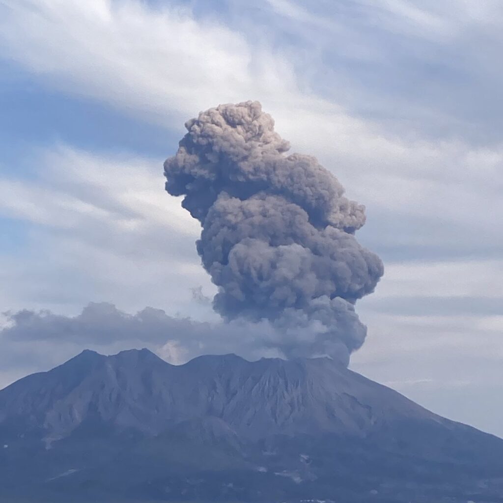 eruzione vulcano Sakurajima giappone